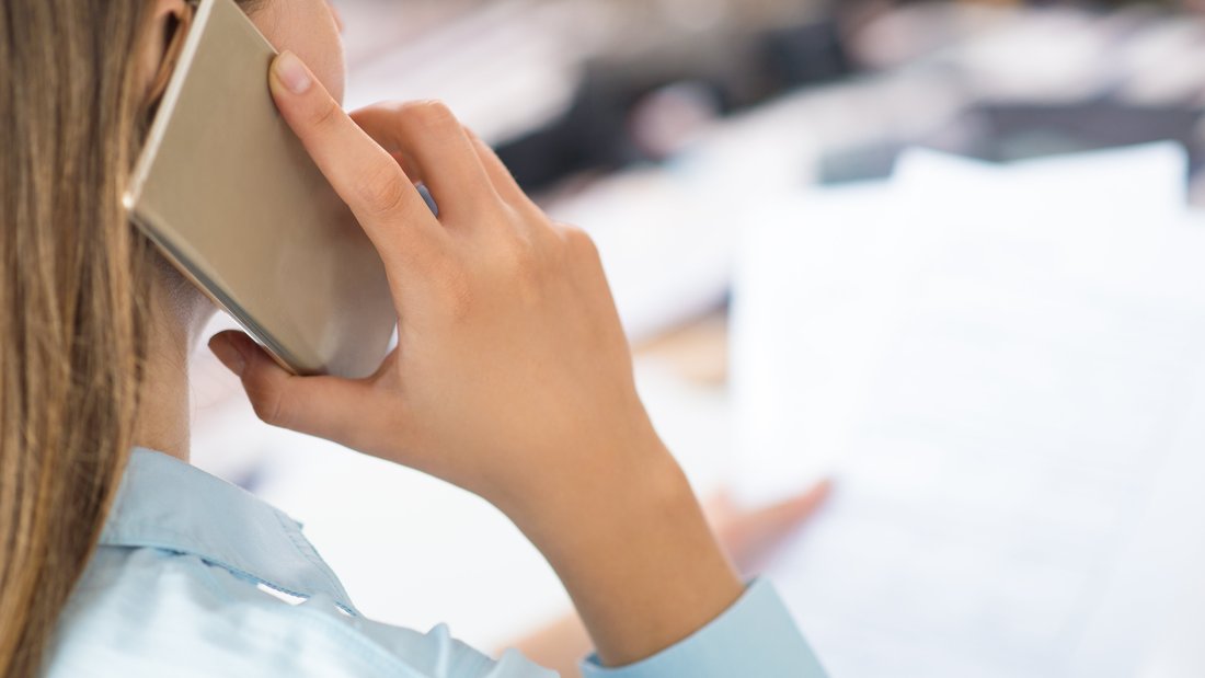 woman-call-phone.jpg Close-up on a woman's back who's on the phone.