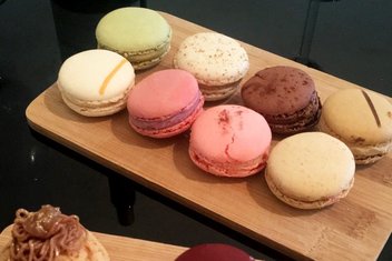 macaroon.jpg Tray of macaroons