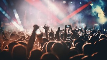 [Translate to English:] Foule devant un concert