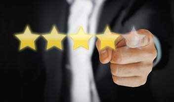 Consumer-rating-online-comments A person gives a five star rating.