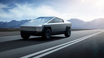 Voiture électrique roule sur une route à une voie