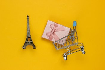 In-store shopping in France