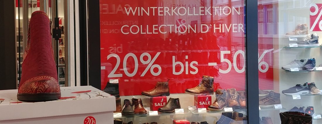 Sale-soldes-chaussures Soldes dans un magasin de chaussures